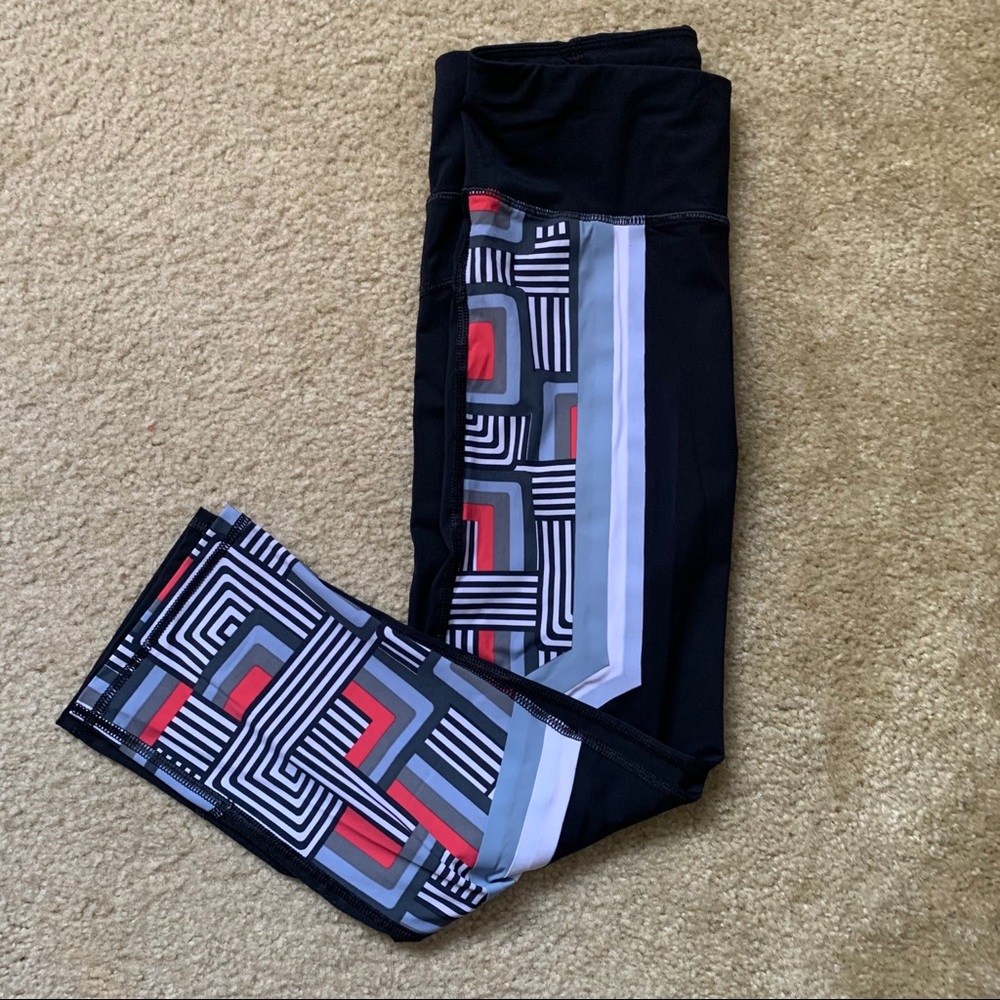Sweaty Betty Zero Gravity High Rise Geometric Crop - Picture 2 of 9